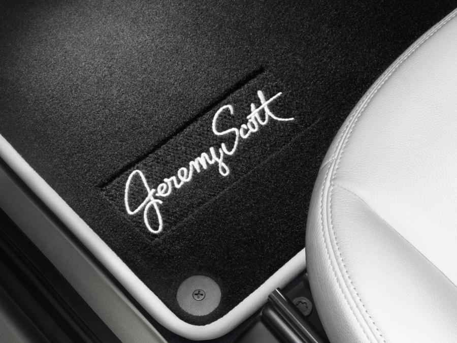  Smart ForTwo by Jeremy Scott 2013 года  (фото 6 из 7)